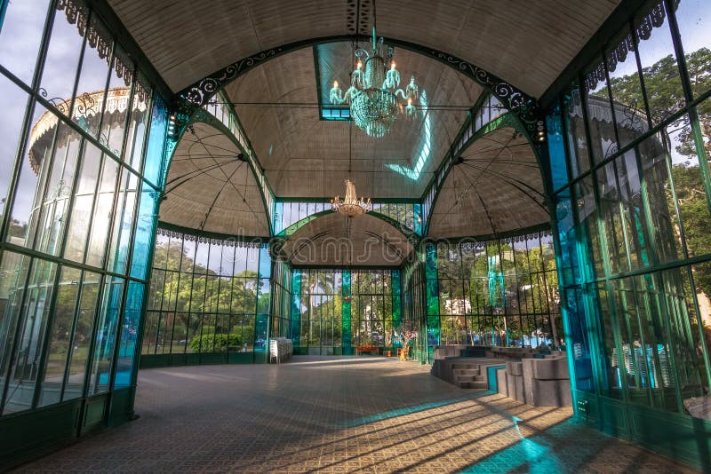 Inre av Crystal Palace eller Palacio de Cristal - Petropolis, Rio de Janeiro, Brasilien royaltyfri fotografi Inre av Crystal Palace eller Palacio de Cristal - Petropolis, Rio de Janeiro, Brasilien royaltyfri fotografi