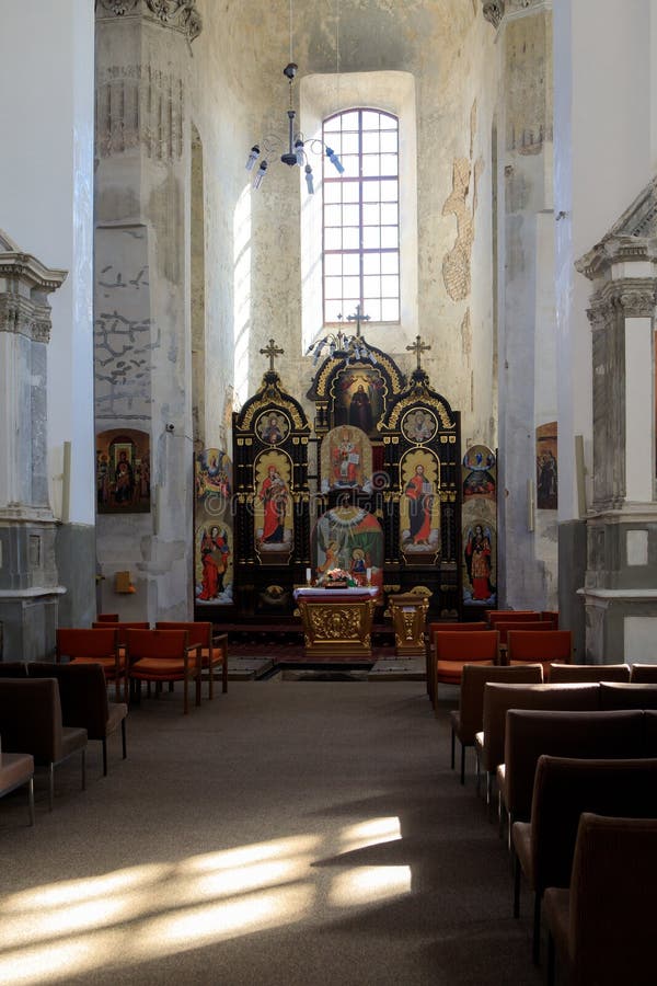 Inre av kyrkan av den heliga Treenighet Uniates arkivbild Inre av kyrkan av den heliga Treenighet Uniates arkivbild