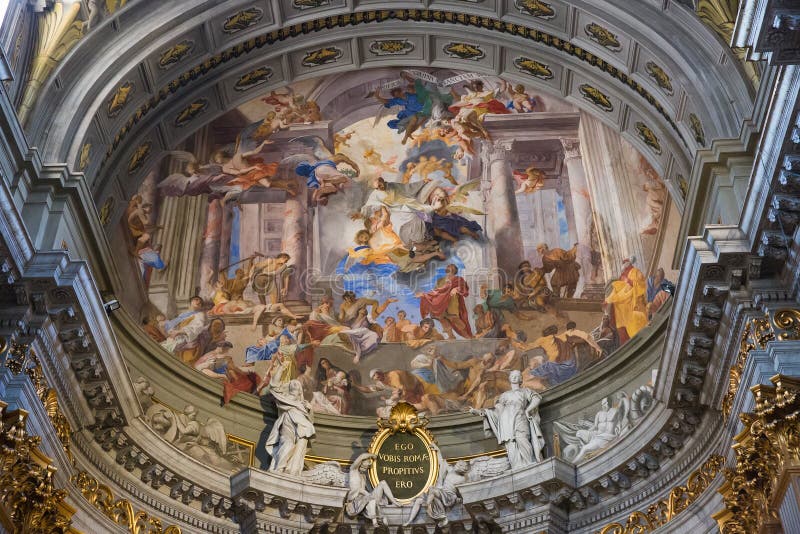 Inre av kyrkan av St Ignatius av Loyola på universitetsområdet Martius i Rome, Italien arkivbilder Inre av kyrkan av St Ignatius av Loyola på universitetsområdet Martius i Rome, Italien arkivbilder
