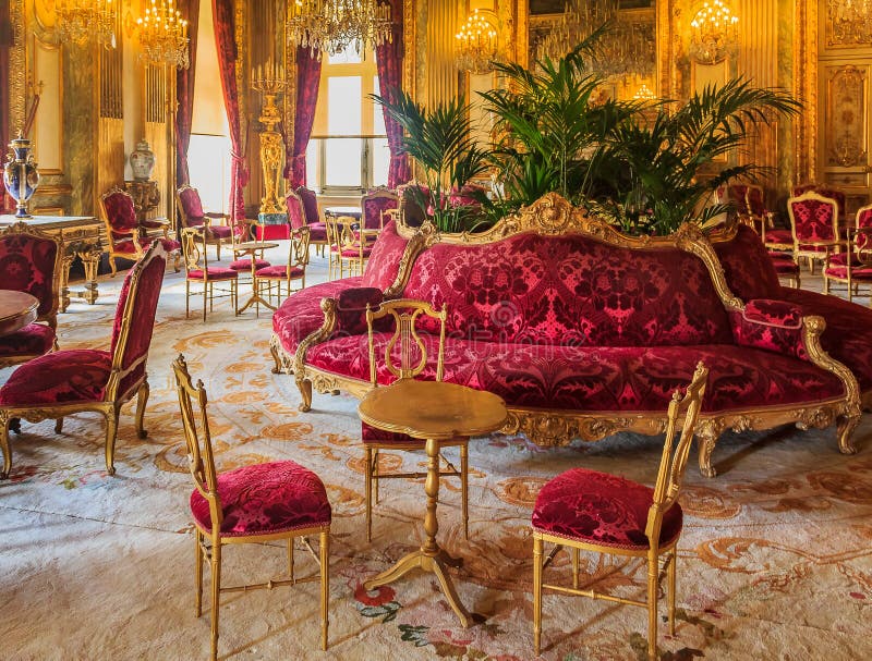 Inre av lägenheterna av Napoleon III i Louvremuseum, i Paris, Frankrike med lyxiga barocka inredningar och att bedöva arkivbilder Inre av lägenheterna av Napoleon III i Louvremuseum, i Paris, Frankrike med lyxiga barocka inredningar och att bedöva arkivbilder