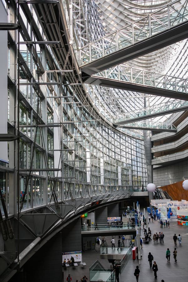 Inre av Tokyo internationellt forum, Japan royaltyfri fotografi Inre av Tokyo internationellt forum, Japan royaltyfri fotografi