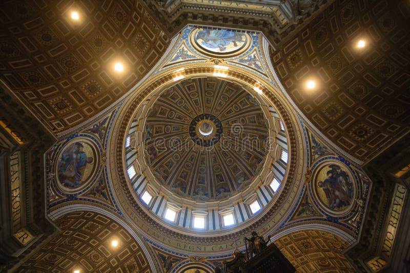 Inre sikt för St Peter basilika, Rome, Vatican City royaltyfri bild Inre sikt för St Peter basilika, Rome, Vatican City royaltyfri bild