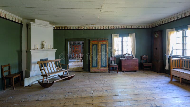 Inredning i vardagsrummet i den officiella huvudbyggnaden av gården Kirjala Norrgård i museet för lokal historia i