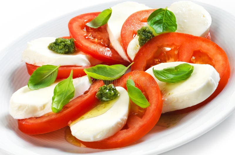 Insalata Di Caprese Del Primo Piano Con I Pomodori Ed Il Formaggio ...