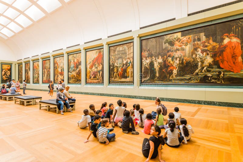 People Inside the Louvre Museum (Musee Du Louvre) Editorial Stock Image -  Image of city, museum: 39941264