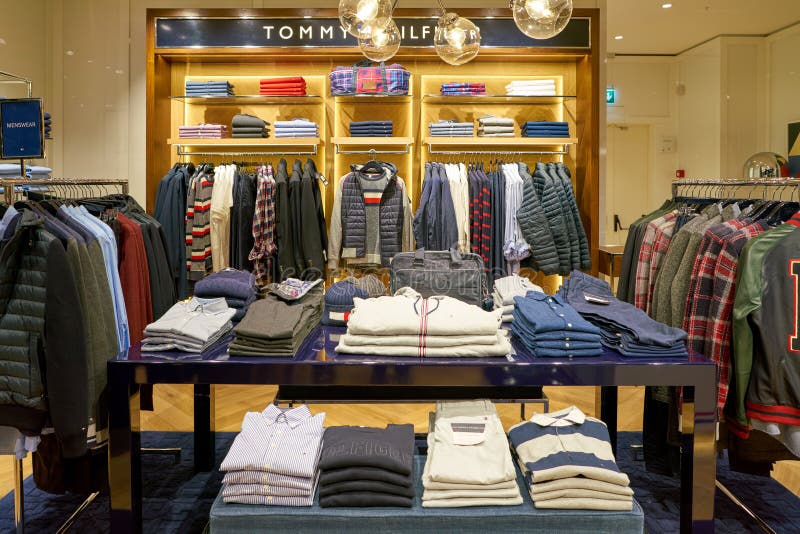 Desarrollar Escepticismo Arena Tommy Hilfiger Store In Rome, Italy Editorial Stock Image - Image of brand, fashion: 121921919 Desarrollar Escepticismo Arena Tommy Hilfiger Store In Rome, Italy Editorial Stock Image - Image of brand, fashion: 121921919