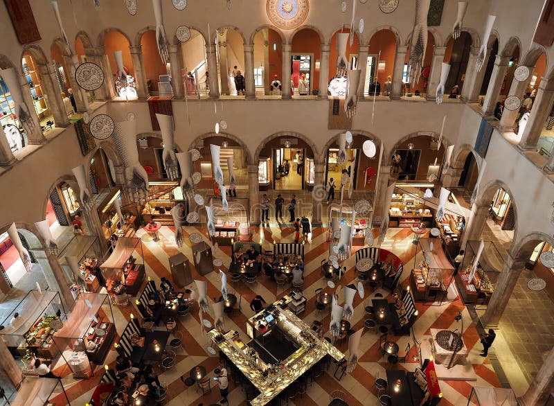 DFS opens luxurious department store in Venice