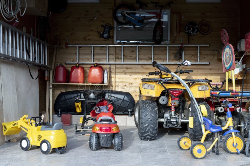 2,178 Messy Garage Stock Photos - Free & Royalty-Free Stock Photos from  Dreamstime