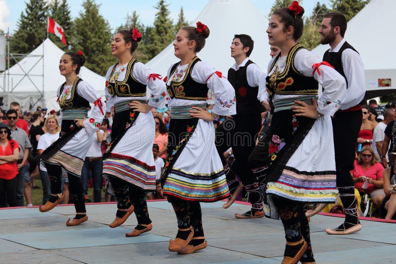 Insieme Serbo Di Danza Popolare Fotografia Editoriale - Immagine di