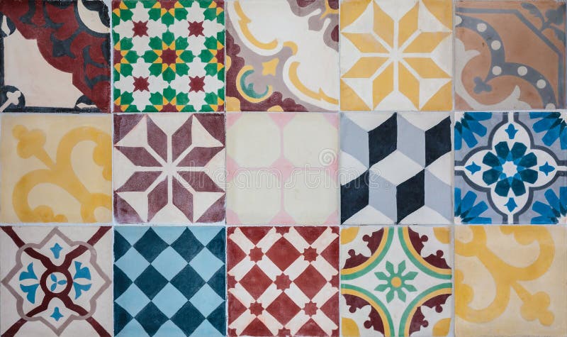 Insieme variopinto delle mattonelle ornamentali portoghesi fotografia stock libera da diritti Insieme variopinto delle mattonelle ornamentali portoghesi fotografia stock libera da diritti