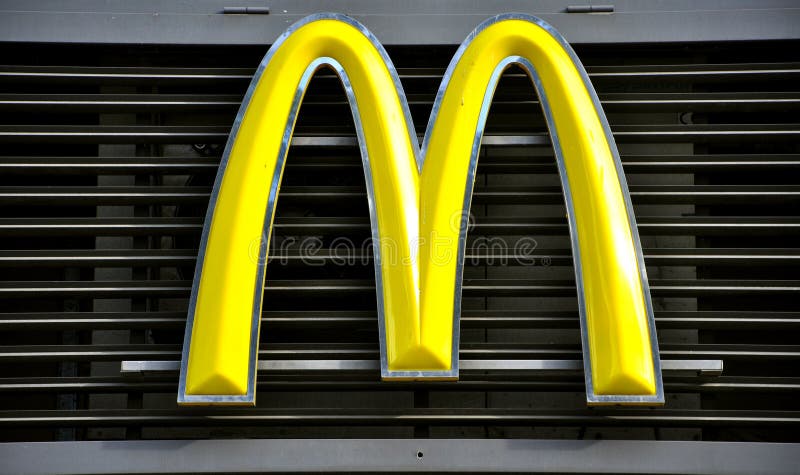 Insignia de McDonald's imagen de archivo editorial. Imagen de animal - 17266819 Insignia de McDonald's imagen de archivo editorial. Imagen de animal - 17266819