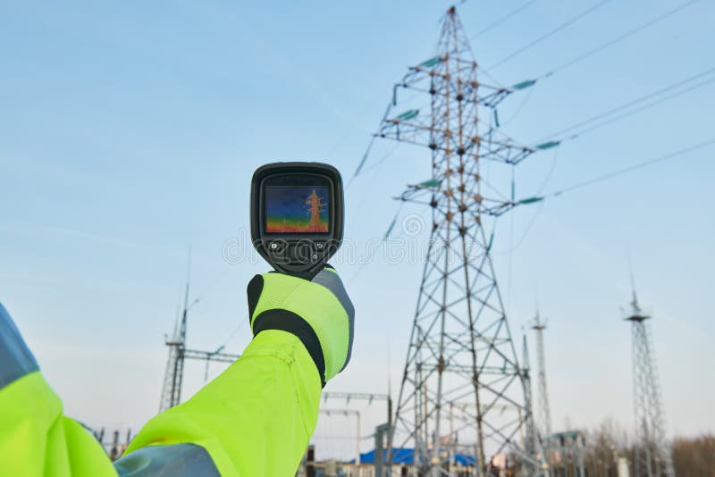 Inspe??o da imagiologia t?rmica do equipamento da energia el?trica imagem de stock Inspe??o da imagiologia t?rmica do equipamento da energia el?trica imagem de stock