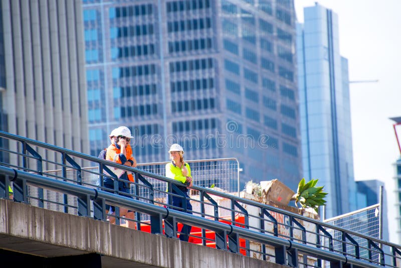Inspecteurs op het werkplaats royalty-vrije stock afbeelding Inspecteurs op het werkplaats royalty-vrije stock afbeelding
