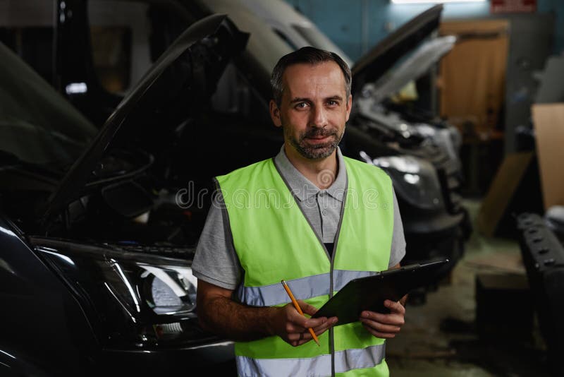 Inspector de la fábrica de automóviles fotografía de archivo