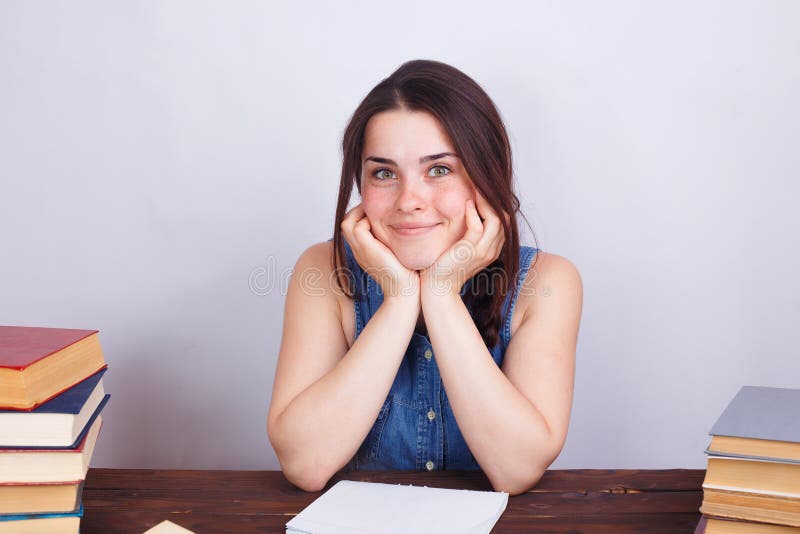 Inspiração, faculdade criadora, sonhando, educação Retrato dos jovens imagens de stock Inspiração, faculdade criadora, sonhando, educação Retrato dos jovens imagens de stock
