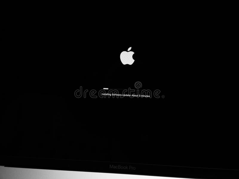 Installando aggiornamento di software circa tre minuti sinistri immagine stock libera da diritti Installando aggiornamento di software circa tre minuti sinistri immagine stock libera da diritti