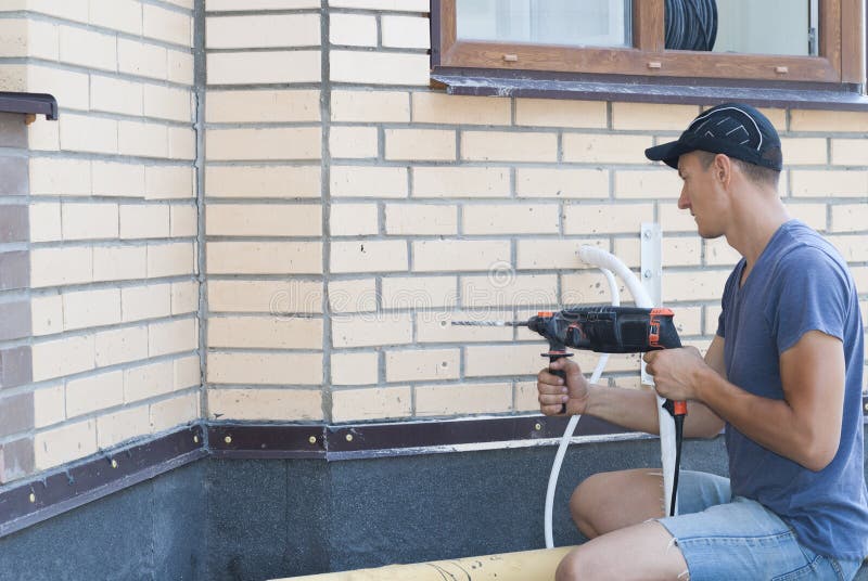 Installation der Einheitsklimaanlage im Freien lizenzfreie stockbilder Installation der Einheitsklimaanlage im Freien lizenzfreie stockbilder