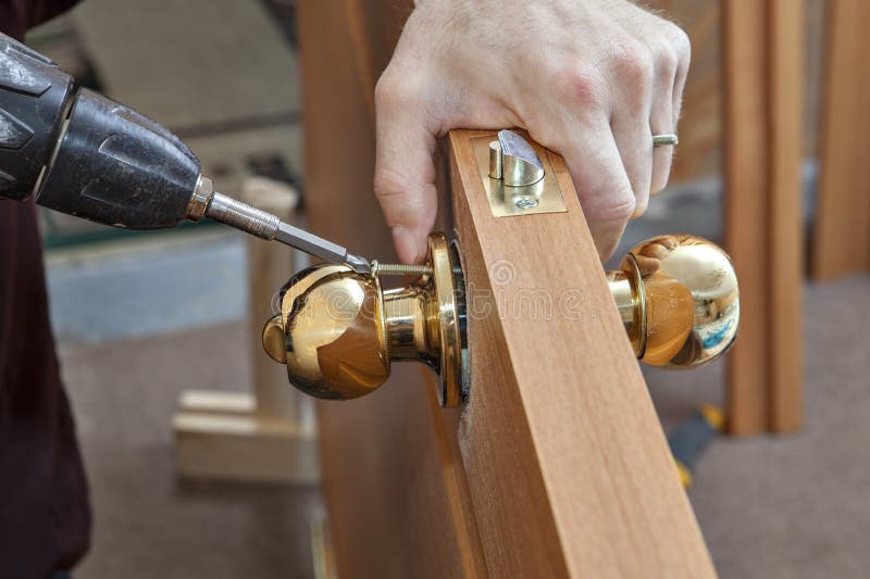 Installation Door Knob With Lock Woodworker Screwed Screw Using