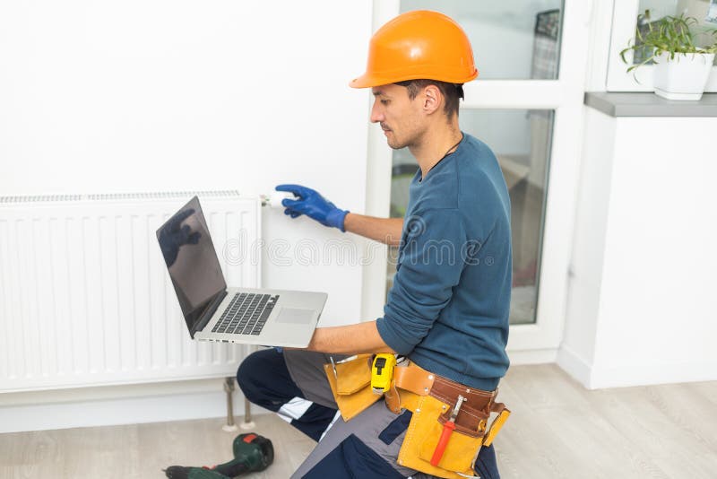 Installation et réparation du chauffage à la maison. services de pompe à chaleur image libre de droits
