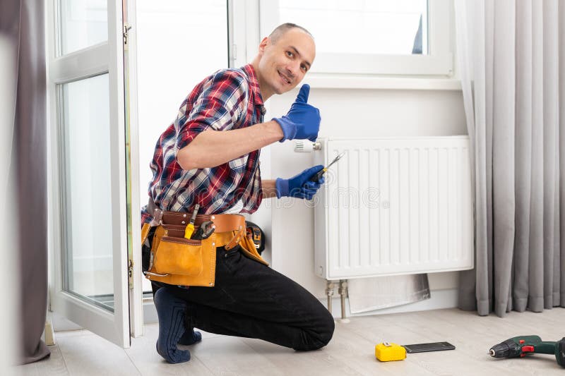 Installation et réparation du chauffage à la maison. services de pompe à chaleur images libres de droits