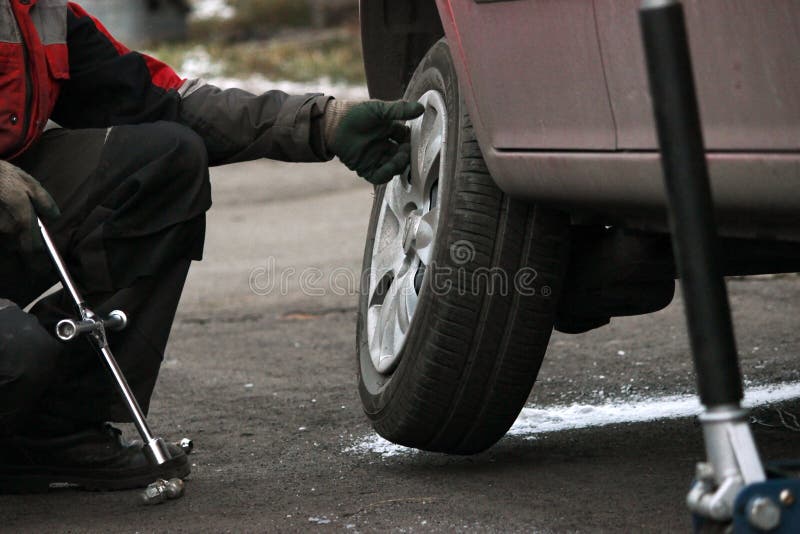 Installation of Passenger Car Wheel and Replacement on Winter Tire