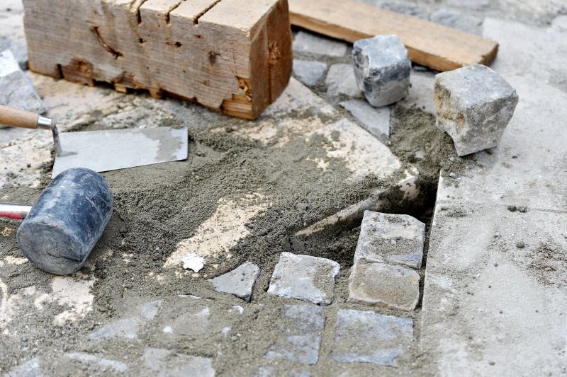 Detail with instalation works of cobblestone pavement. Bricklayer tiler stock images, royalty-free photos and pictures