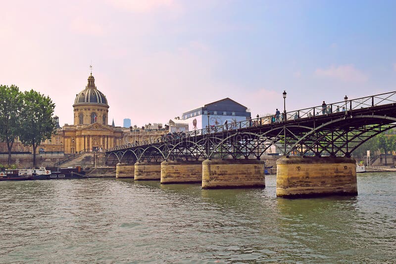 Мост искусств в Париже. Сообщение на тему мост искусств Франции. Paris, the seine at Pont des Arts and the Institute. Сена банк