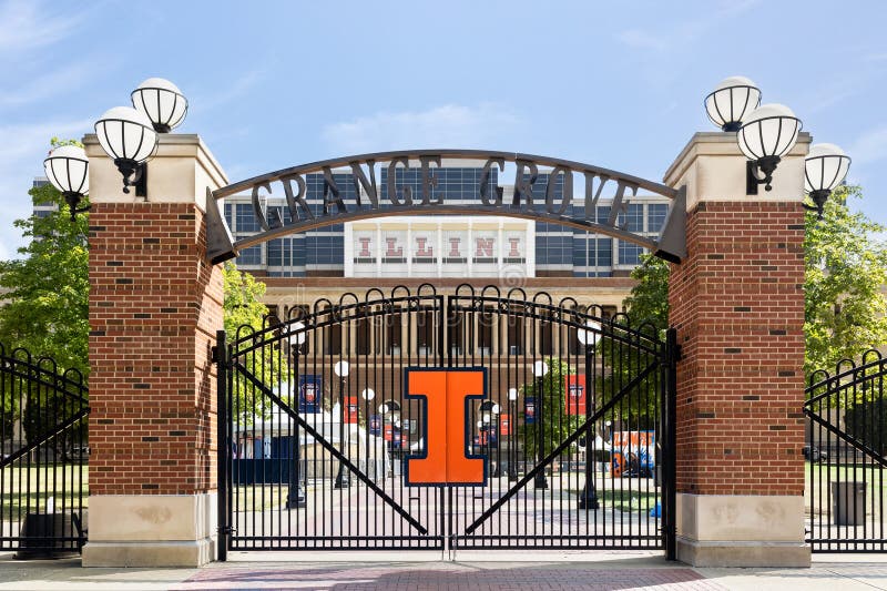 Instrucțiuni care indică stadioanele de fotbal ale NCAA de pe stadionul University of illinois Memorial. royalty free stock image
