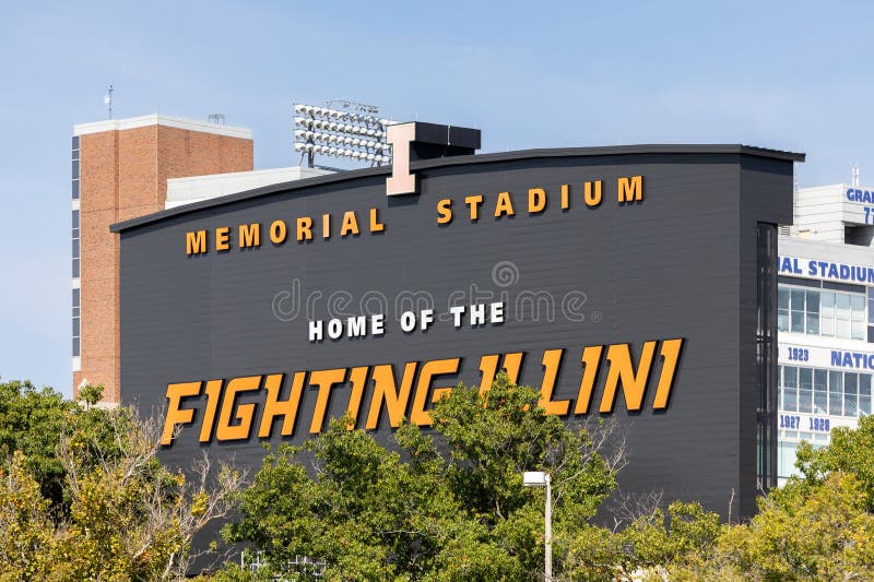Instrucțiuni care indică stadioanele de fotbal ale NCAA de pe stadionul University of illinois Memorial. royalty free stock photo