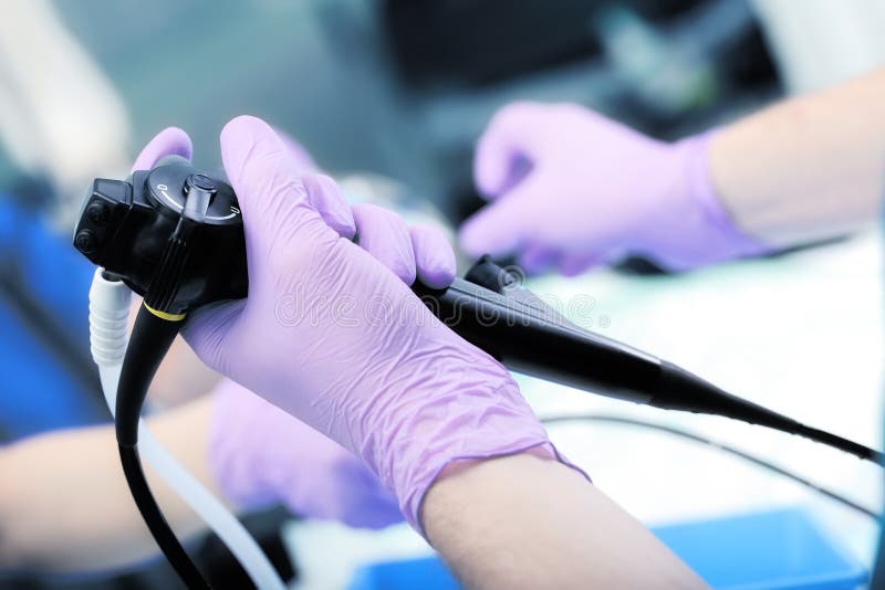 Instrument för endoscopy i doktorns händer royaltyfri fotografi Instrument för endoscopy i doktorns händer royaltyfri fotografi