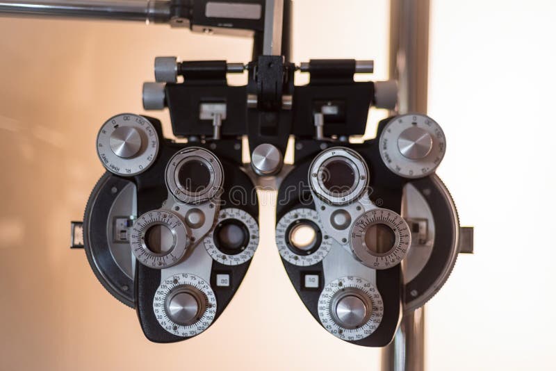 Instrumentieren Sie für Prüfungsvision während der Augenuntersuchung lizenzfreies stockfoto Instrumentieren Sie für Prüfungsvision während der Augenuntersuchung lizenzfreies stockfoto