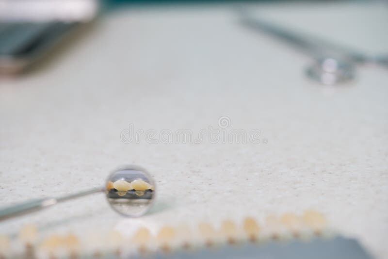Instrumento Stomatological na clínica dos dentistas Operação, substituição do dente fotos de stock Instrumento Stomatological na clínica dos dentistas Operação, substituição do dente fotos de stock