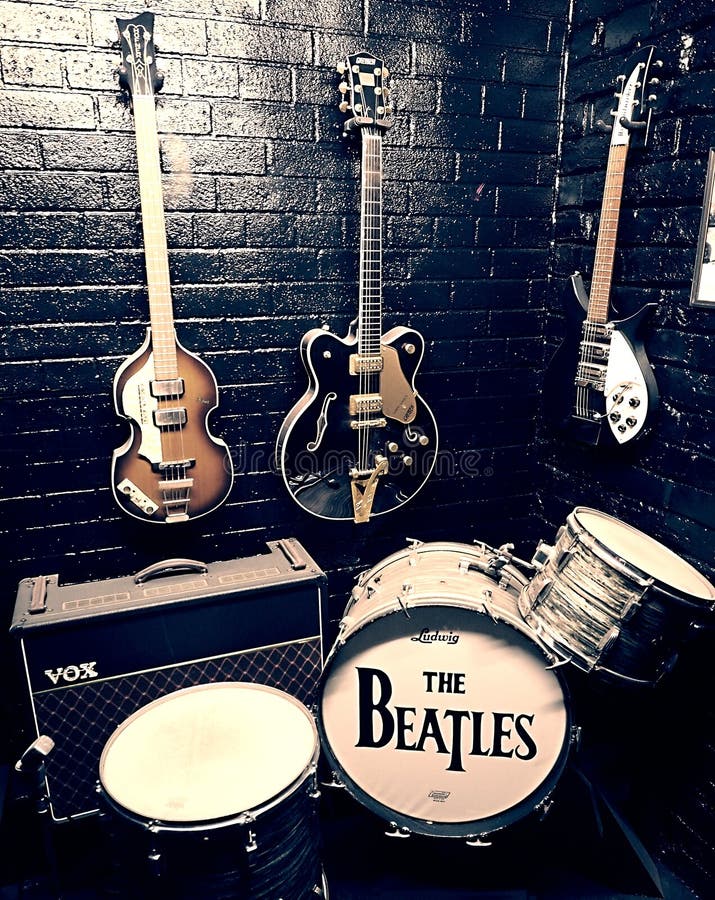 Instrumentos Musicales De Los Beatles En Un Conocido Club De Liverpool  Llamado Cavern Club Fotografía editorial - Imagen de colina, arte: 180229172