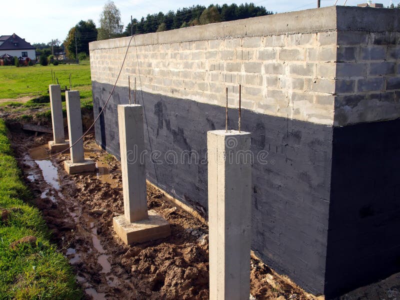 Insulation against moisture foundation wall of the building made