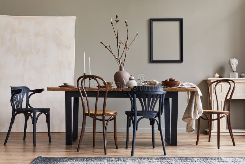 Salle à Manger Rustique Avec Cheminée, Tables En Bois Et