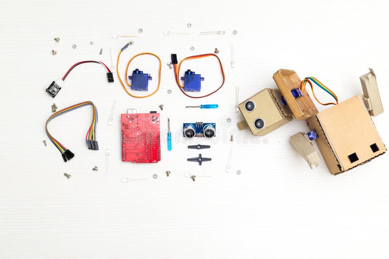 Intelligence artificielle Robot avec des mains et des pièces de robotique et photos libres de droits Intelligence artificielle Robot avec des mains et des pièces de robotique et photos libres de droits