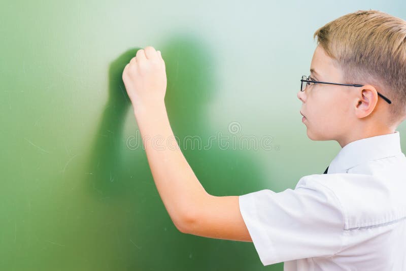 Intelligentes Kinderschreiben durch linke Hand stockbilder Intelligentes Kinderschreiben durch linke Hand stockbilder