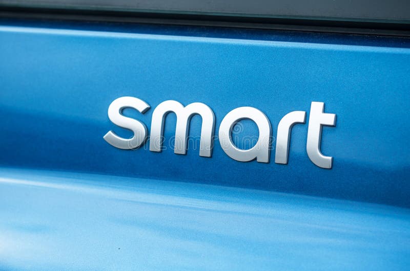 Smart Car Logo Marke Händler Zeichen Text Der Shop Deutsche Auto Division  Store Von Redaktionelles Foto - Bild von stadt, emblem: 218396466