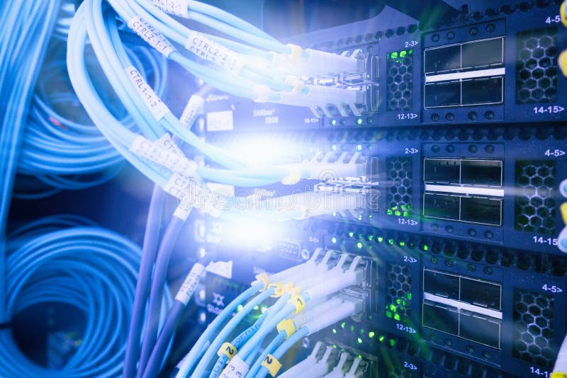 Interface de connecteur optique de fibre Service de câble de fibre avec le style de technologie sur le fond optique de fibre photo stock Interface de connecteur optique de fibre Service de câble de fibre avec le style de technologie sur le fond optique de fibre photo stock