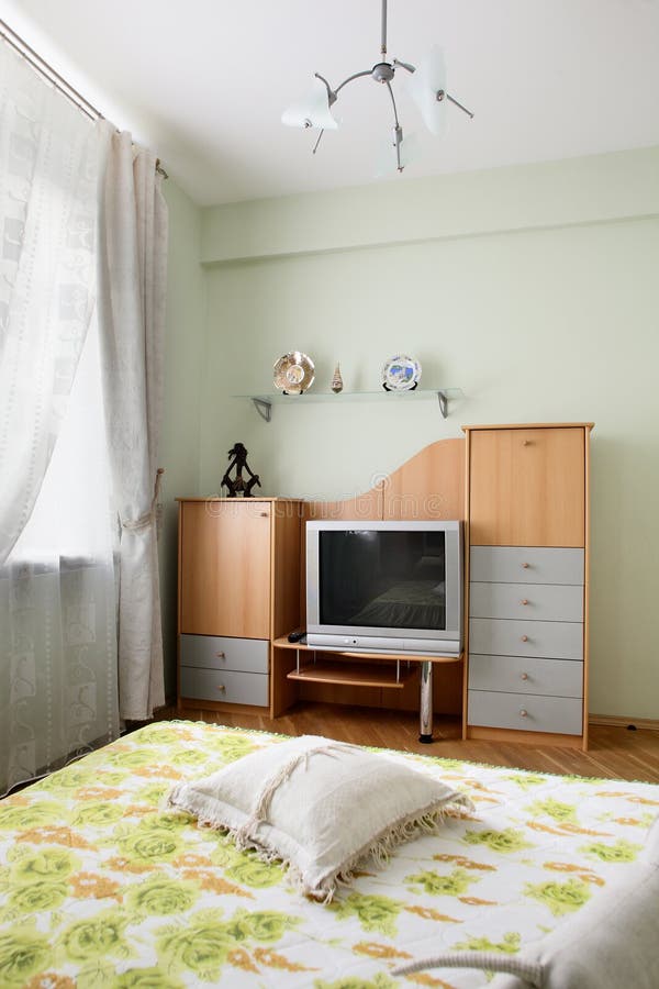 https://thumbs.dreamstime.com/b/interior-agradable-del-dormitorio-europeo-40902240.jpg
