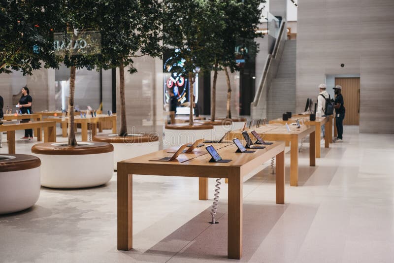 Apple Store Regent Street Photos Free Royalty Free Stock Photos From Dreamstime