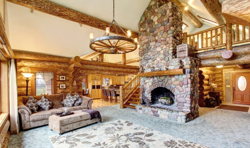 Interior brillante de la sala de estar en casa americana de la cabaña de madera
