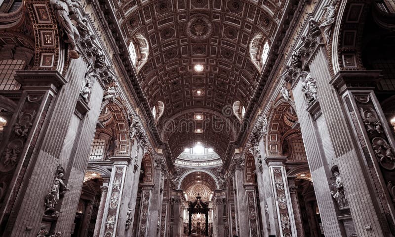 Interior da basílica de St Peter (San Pietro) em Roma imagens de stock Interior da basílica de St Peter (San Pietro) em Roma imagens de stock