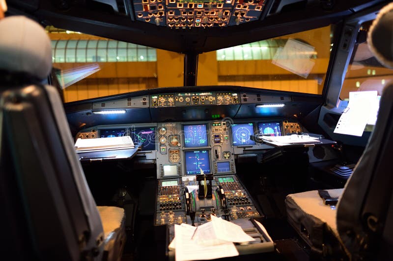 Interior da cabina do piloto de Airbus A320