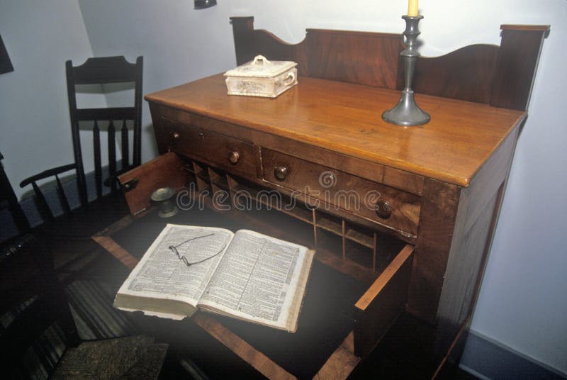 Interior da casa de Joseph Smith, fundador da igreja de mórmon no Palmyra, NY imagens de stock royalty free Interior da casa de Joseph Smith, fundador da igreja de mórmon no Palmyra, NY imagens de stock royalty free