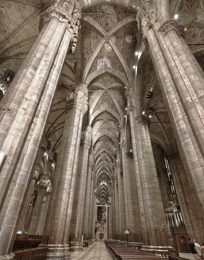 Interior da catedral do domo em Milão, Italia foto de stock Interior da catedral do domo em Milão, Italia foto de stock