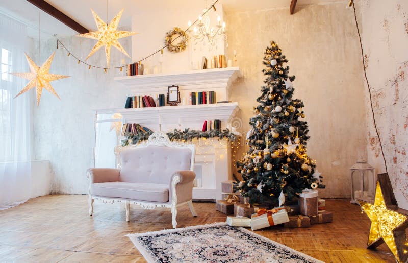 Interior da sala bonita com decorações do Natal imagem de stock royalty free Interior da sala bonita com decorações do Natal imagem de stock royalty free