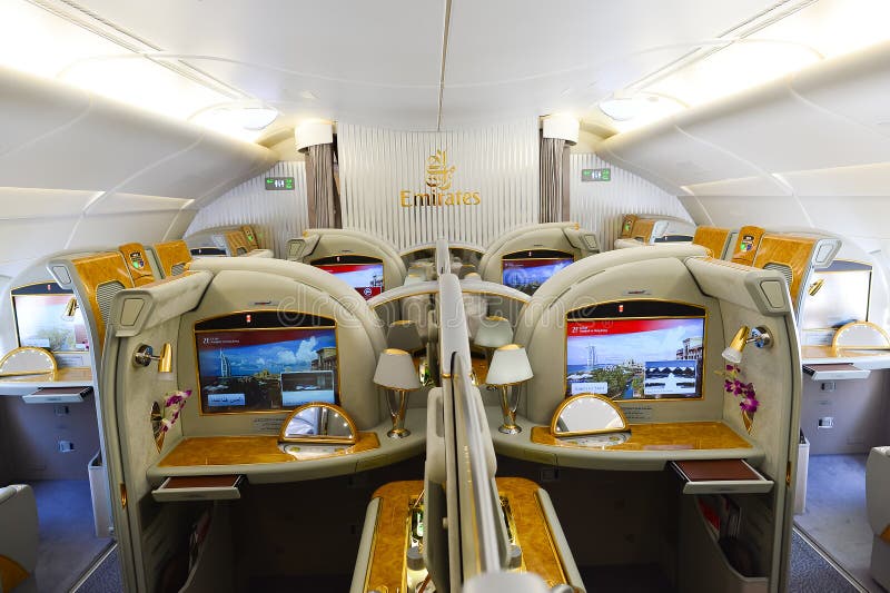 Interior de Airbus A380 de los emiratos