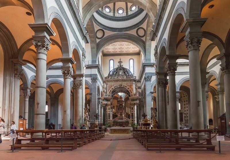 Interior de la basílica del Espíritu Santo Santo Spirito en F fotos de archivo Interior de la basílica del Espíritu Santo Santo Spirito en F fotos de archivo