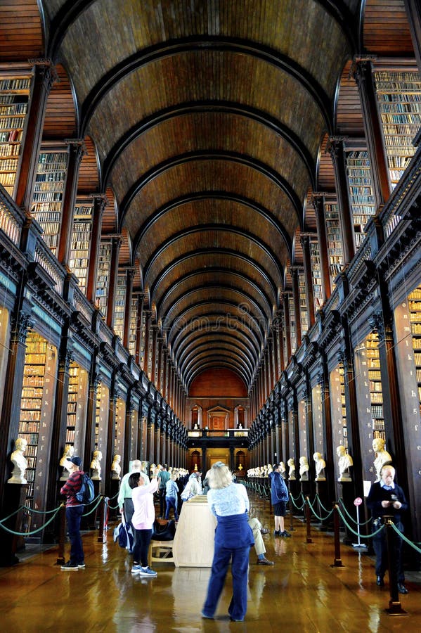 Interior de la biblioteca vieja, Trinity College Dublín fotos de archivo libres de regalías Interior de la biblioteca vieja, Trinity College Dublín fotos de archivo libres de regalías